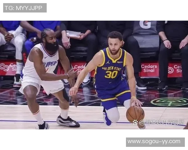 库里首节状态不佳仅得4分三分球失准球队面临挑战 库里首节状态不佳仅得4分三分球失准球队面临挑战