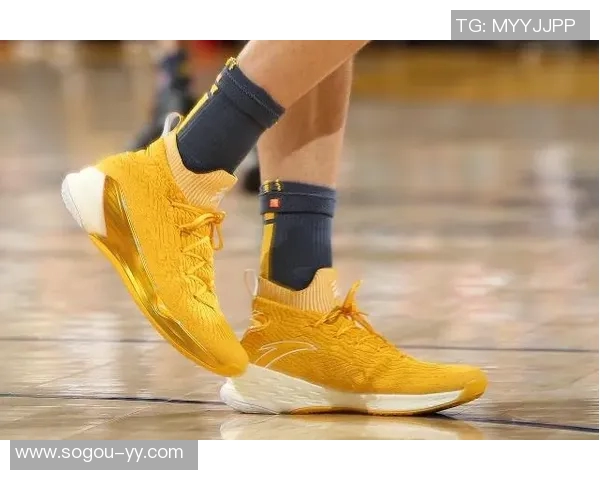 库里分享球鞋广告拍摄趣事并为新款球鞋热情打Call